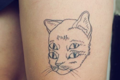 Татуировка : Животные, Кошка на бедре