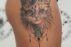 Татуировка : Животные, Цветные, Кошка на бедре