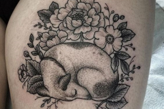 Татуировка : Животные, Цветы, Собака на бедре
