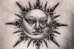 Татушка : Солнце, Луна на груди