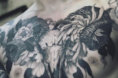 Татуировка : Демон, Череп на груди