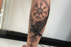 Татуировка : Время, Ворон, Птицы на голени (икре)
