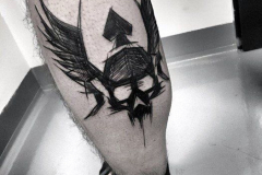 Татуировка : Череп, Крылья на голени (икре)