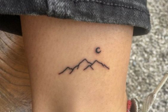 Татуировка : Мини, Луна, Горы на голени (икре)