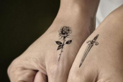 Татуировка : Роза, Цветы на кисти