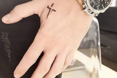 Татуировка : Крест на кисти