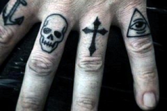 Татуировка : Череп, Крест на пальцах