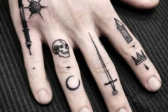 Татуировка : Череп, Узор, Луна на пальцах