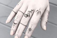 Татуировка : Роза, Цветы на пальцах