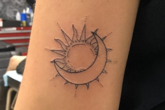 Татуировка : Солнце, Луна на плече