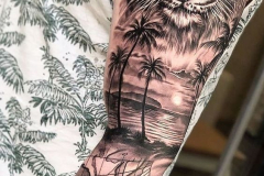 Татуировка : Рукав, Деревья на плече