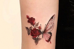 Татуировка : Бабочка, Роза, Цветы, Цветные на плече