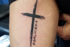Татуировка : Крест, Надпись на предплечье