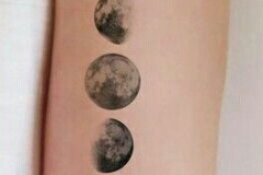 Татуировка : Луна на предплечье
