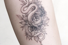 Татуировка : Змея, Цветы на предплечье