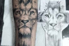 Татуировка : Крест, Лев, Животные на предплечье
