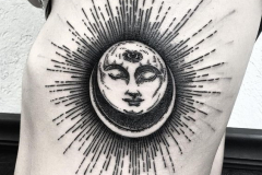 Татушка : Солнце, Луна на ребрах