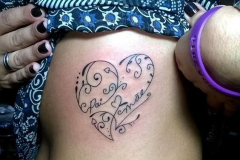Татуировка : Надпись, Сердце на ребрах